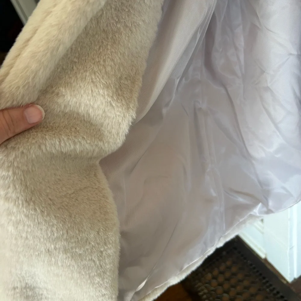 NWT Banana Republic Cream Teddy Jacket in Size Medium - Picture 4 of 8